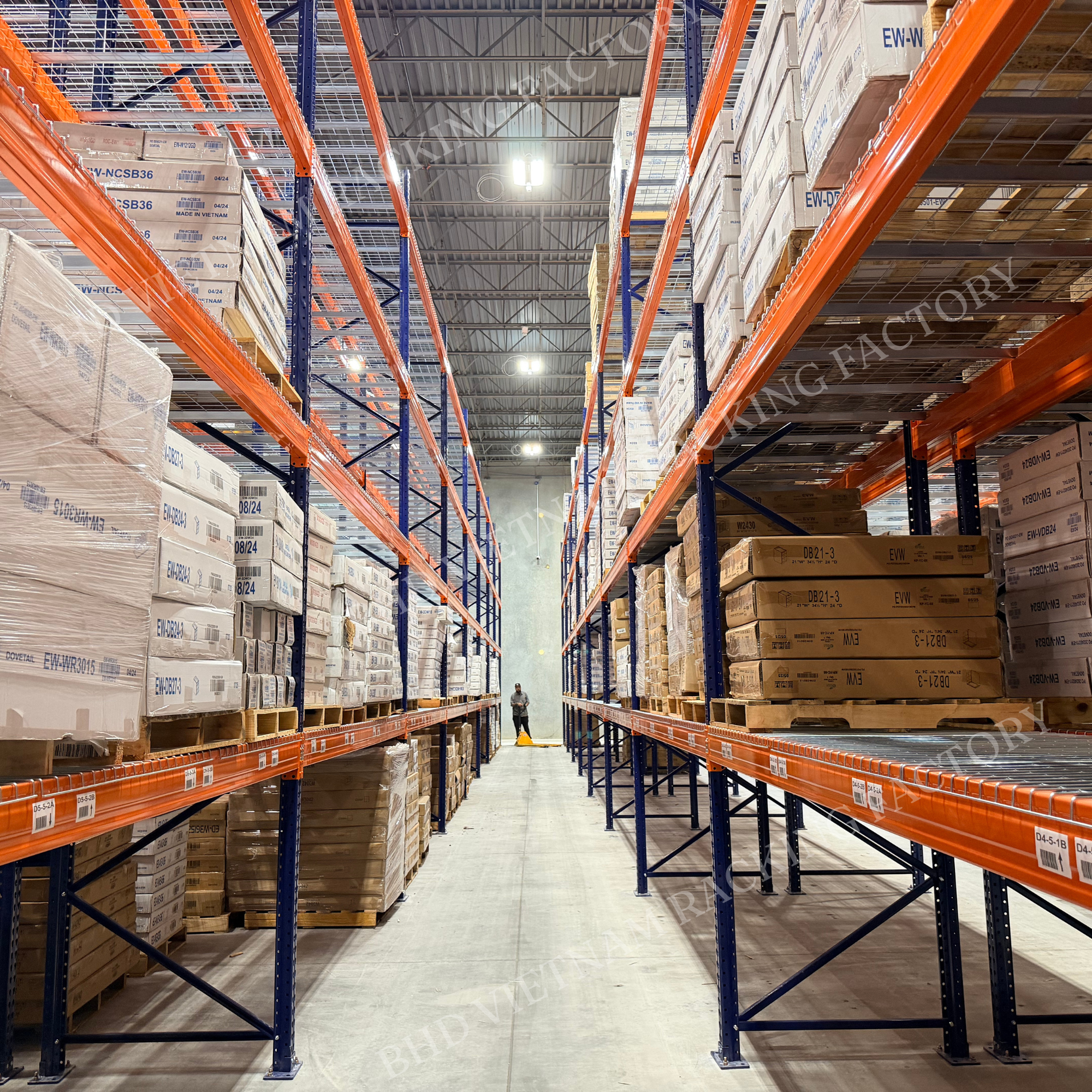 USA teardrop pallet rack