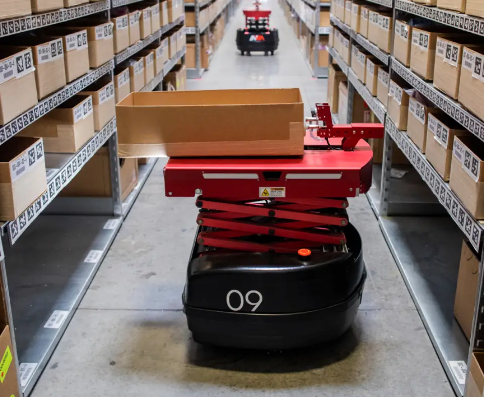 Automation in Action: Robotics Driving the Smart warehouse trend Efficiency